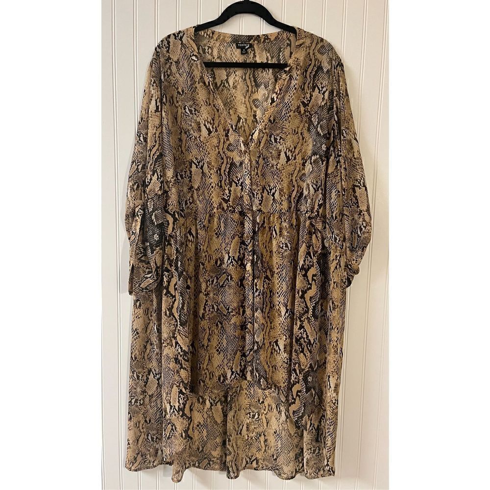 Torrid hi/lo blouse snakeskin print sz 6